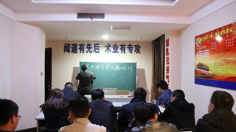 小标题：了解考研面授培训的必要性
