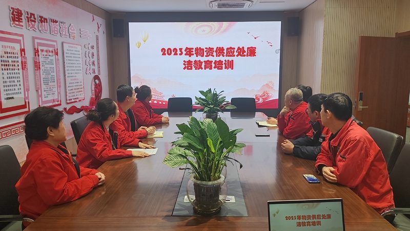 报考心理咨询师需要具备一定的学历要求。根据不同级别，学历要求如下：