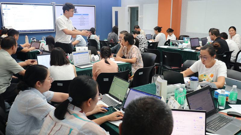 小标题：了解证书含金量，别被“保过”误导